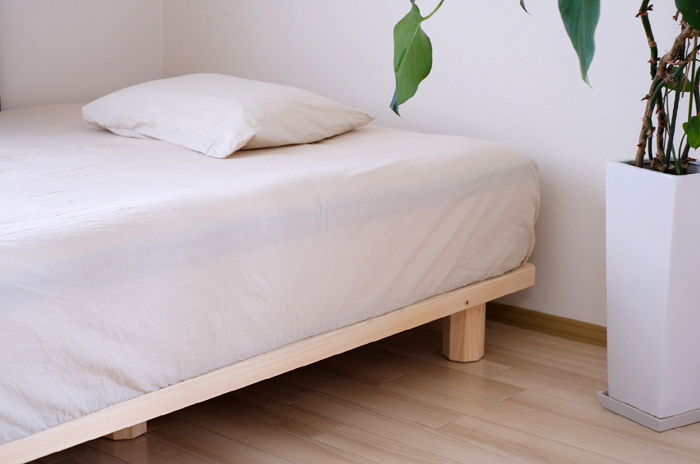 ハッカクベッドフレーム（ひのき）